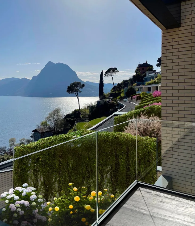 VILLA or DUPLEX APARTMENT CHARMING LAKE VIEW