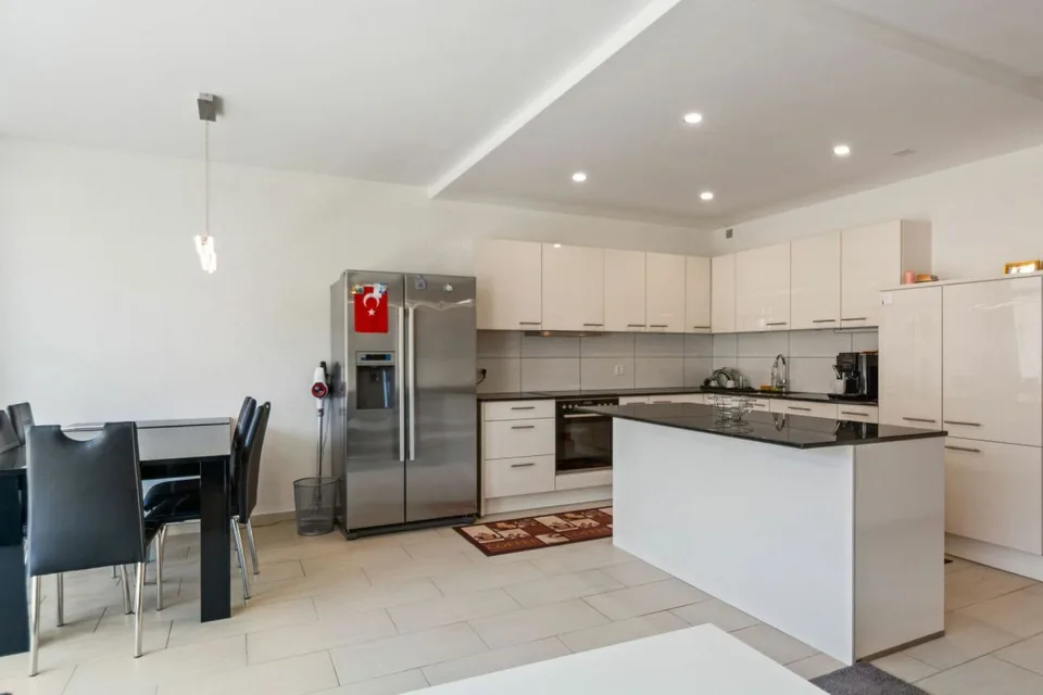 St-Imier, bel appartement rénové de 3.5 pces avec balcon et garage
