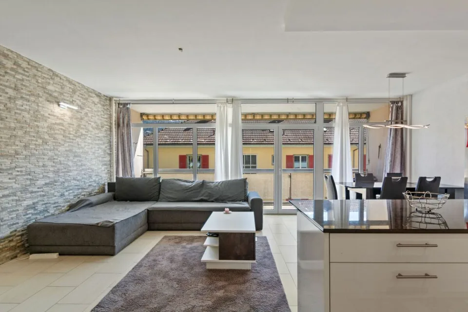 St-Imier, bel appartamento rinnovato di 3.5 locali con balcone e garage