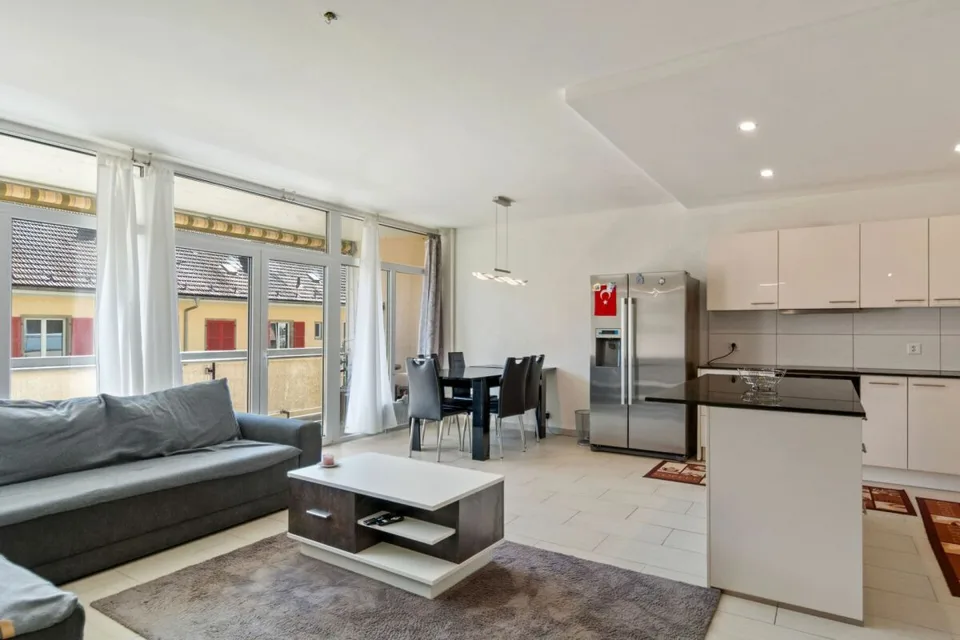 St-Imier, bel appartamento rinnovato di 3.5 locali con balcone e garage