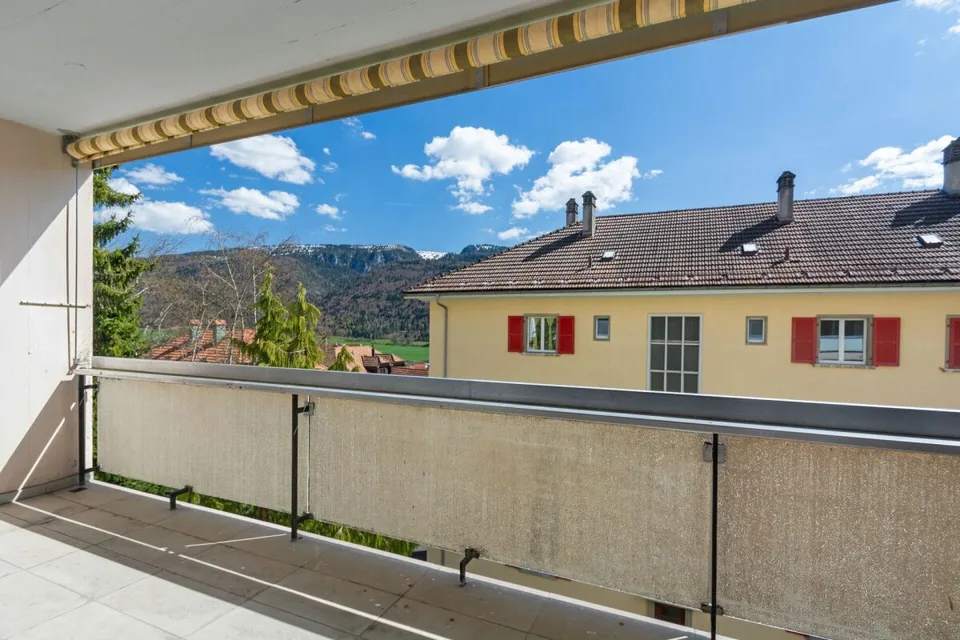 St-Imier, bel appartamento rinnovato di 3.5 locali con balcone e garage