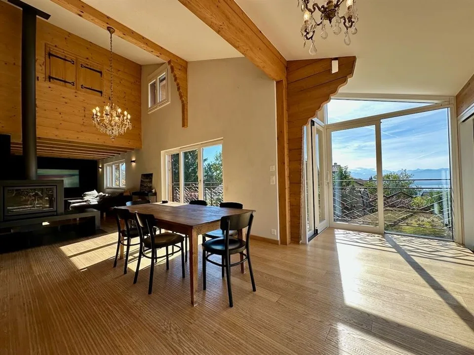 Maison individuelle rénovée avec vue sur le lac - 5 chambres, beaux vo