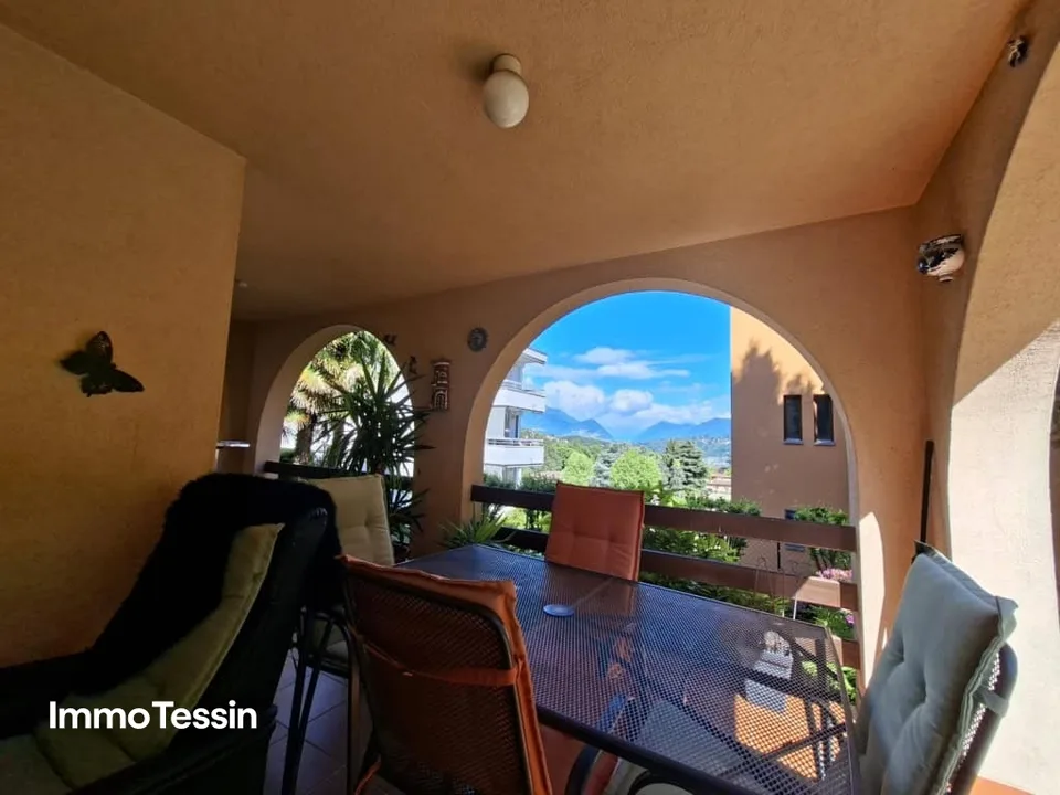 Maison spacieuse et magnifique dans un endroit calme et ensoleillé avec jardin, terrasses et places de parking près de Lugano