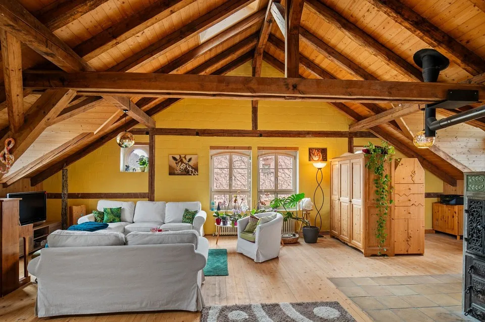 Bijou Dachwohnung mit Atelier
