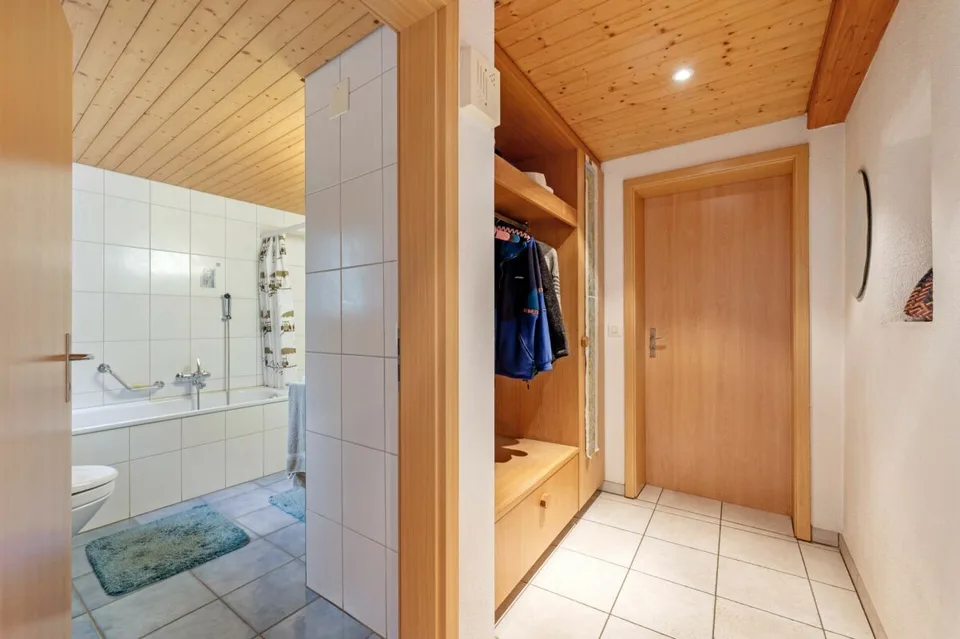 Baulandgrundstück über 1'758 m² mit Zweifamilienhaus und viel Entwicklungspotenzial im ruhigen Dorfkern von Remigen – Foto 9 von 26