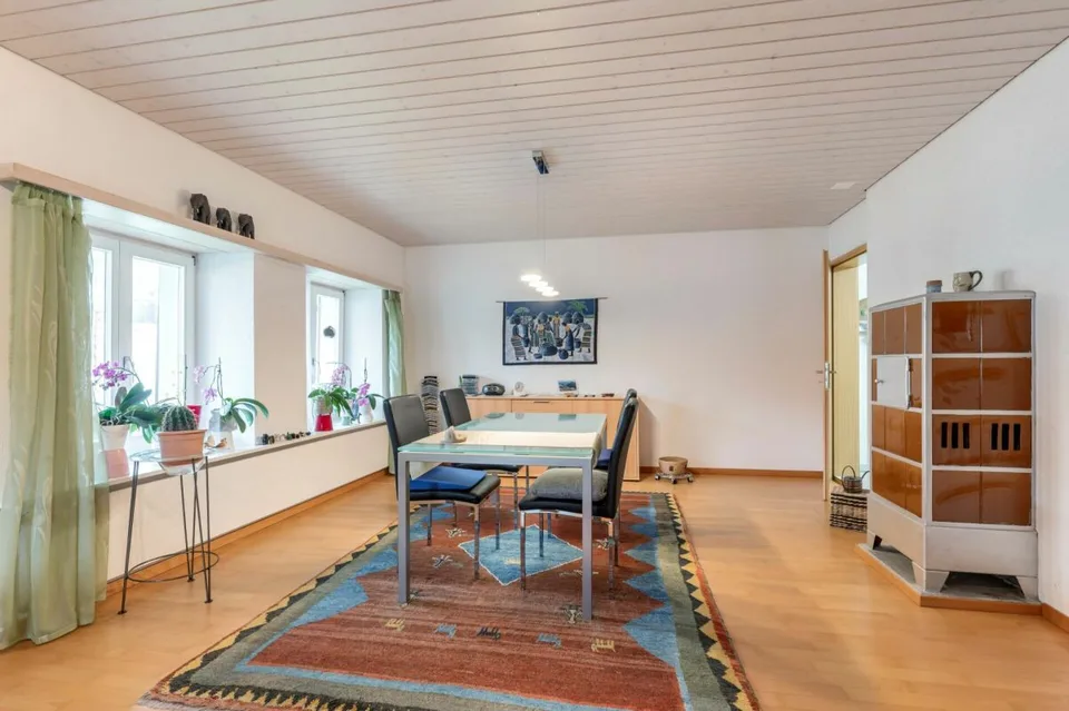 Baulandgrundstück über 1'758 m² mit Zweifamilienhaus und viel Entwicklungspotenzial im ruhigen Dorfkern von Remigen – Foto 12 von 26