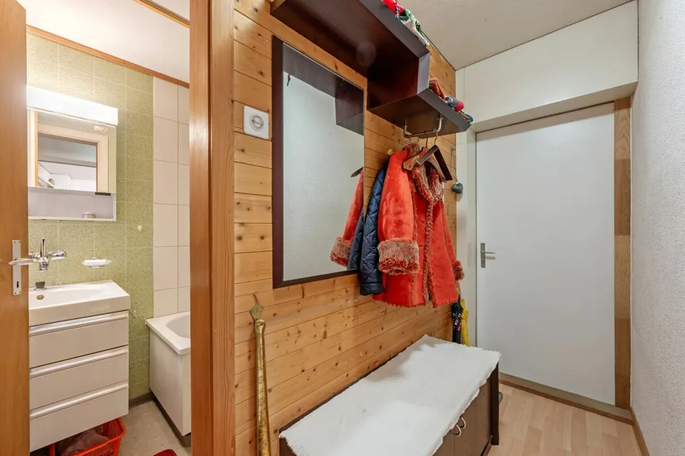 Baulandgrundstück über 1'758 m² mit Zweifamilienhaus und viel Entwicklungspotenzial im ruhigen Dorfkern von Remigen – Foto 14 von 26