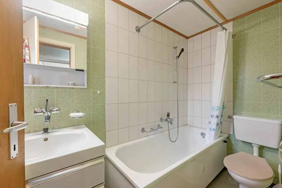 Baulandgrundstück über 1'758 m² mit Zweifamilienhaus und viel Entwicklungspotenzial im ruhigen Dorfkern von Remigen – Foto 11 von 26