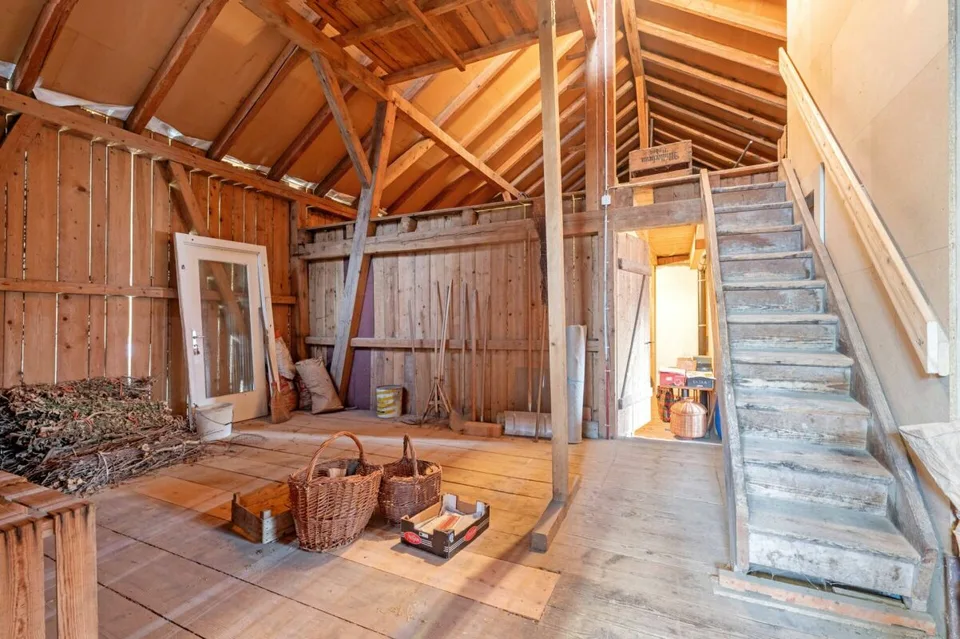 Baulandgrundstück über 1'758 m² mit Zweifamilienhaus und viel Entwicklungspotenzial im ruhigen Dorfkern von Remigen – Foto 17 von 26