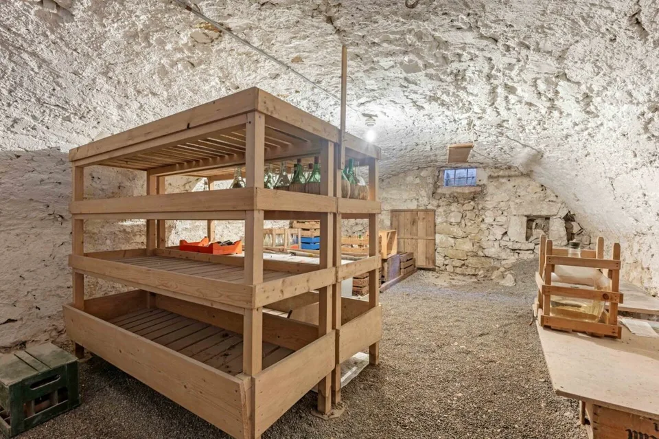Baulandgrundstück über 1'758 m² mit Zweifamilienhaus und viel Entwicklungspotenzial im ruhigen Dorfkern von Remigen – Foto 22 von 26