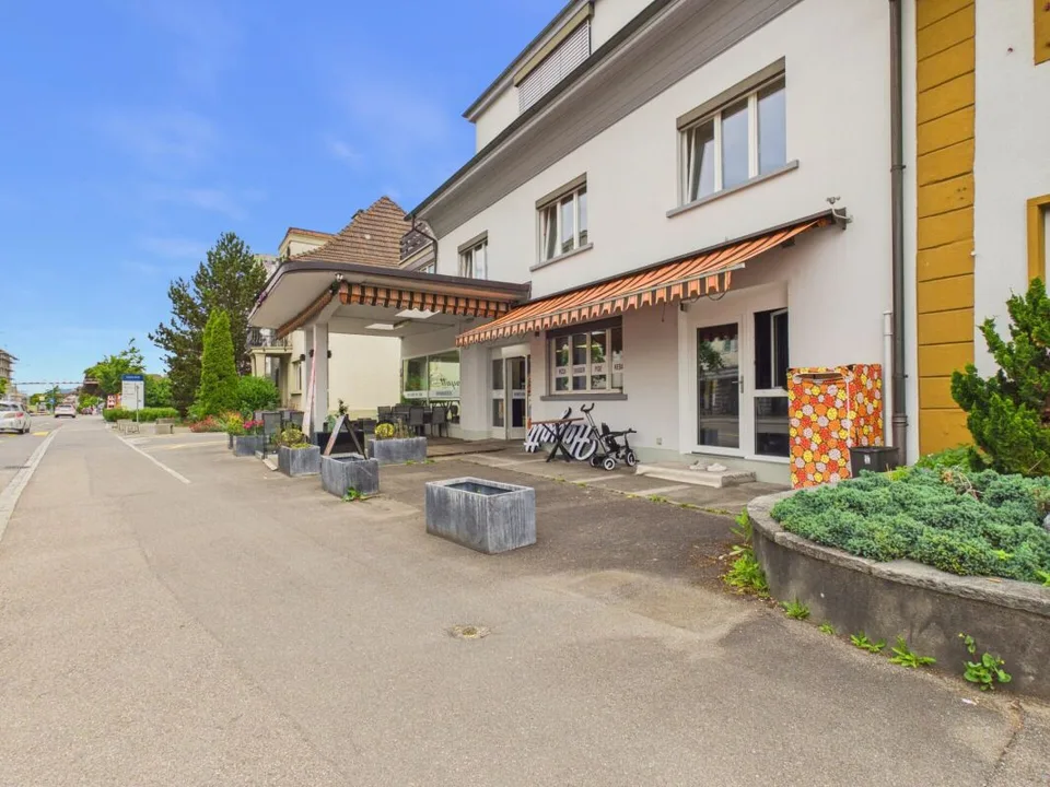 Incantevole casa residenziale e commerciale a Schöftland