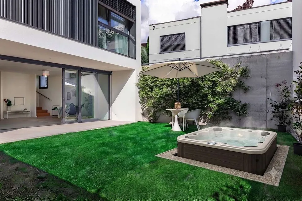 NUOVA VILLA BIFAMILIARE IN ZONA RISERVATA