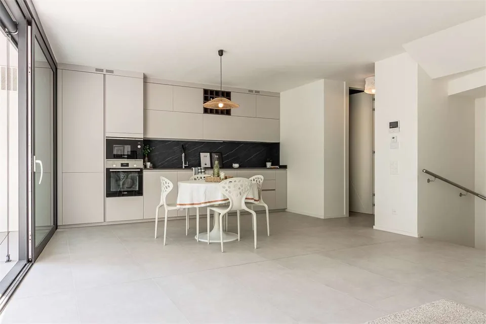NEUE BIFAMILIEN-VILLA IN EXKLUSIVEM BEZIRK – Foto 6 von 13