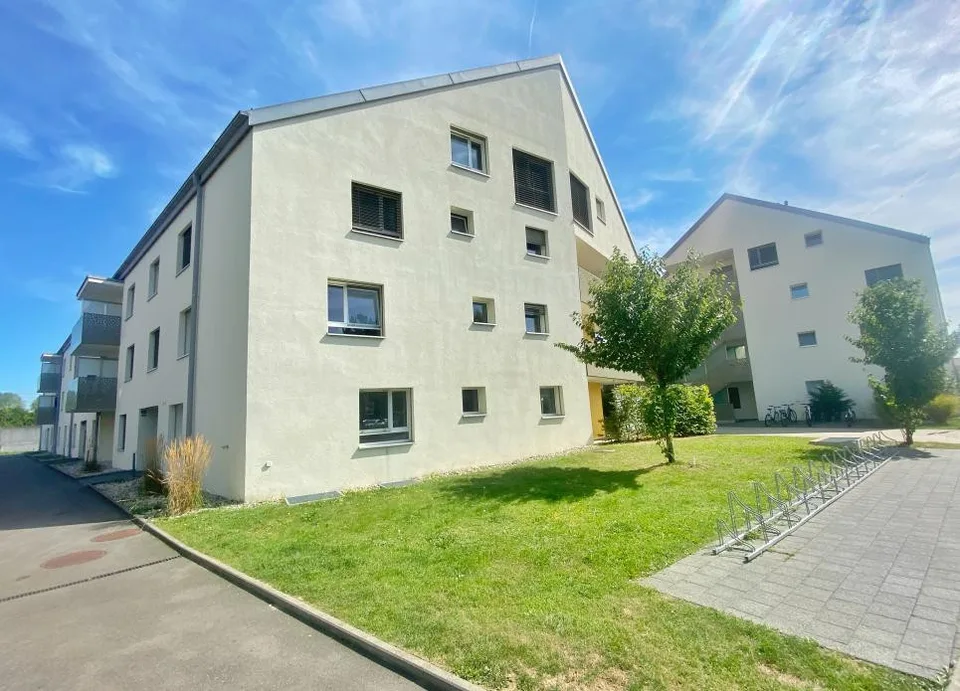 Verfügbar sofort, neu mit Garten!