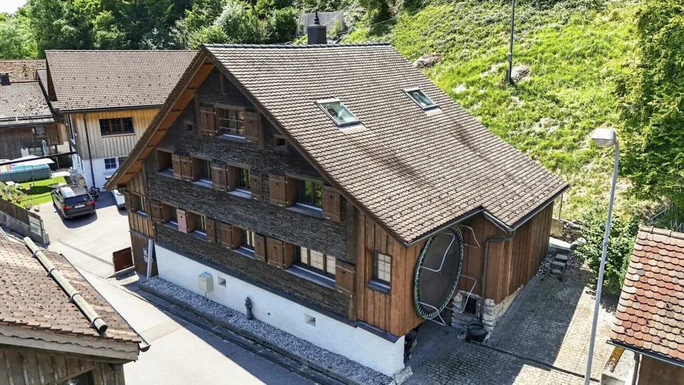 Old building charm meets modern comfort – photo 24 of 27