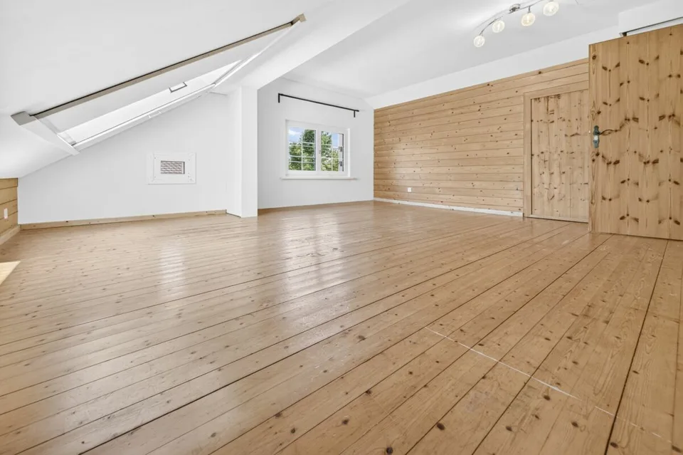 Old building charm meets modern comfort – photo 21 of 27