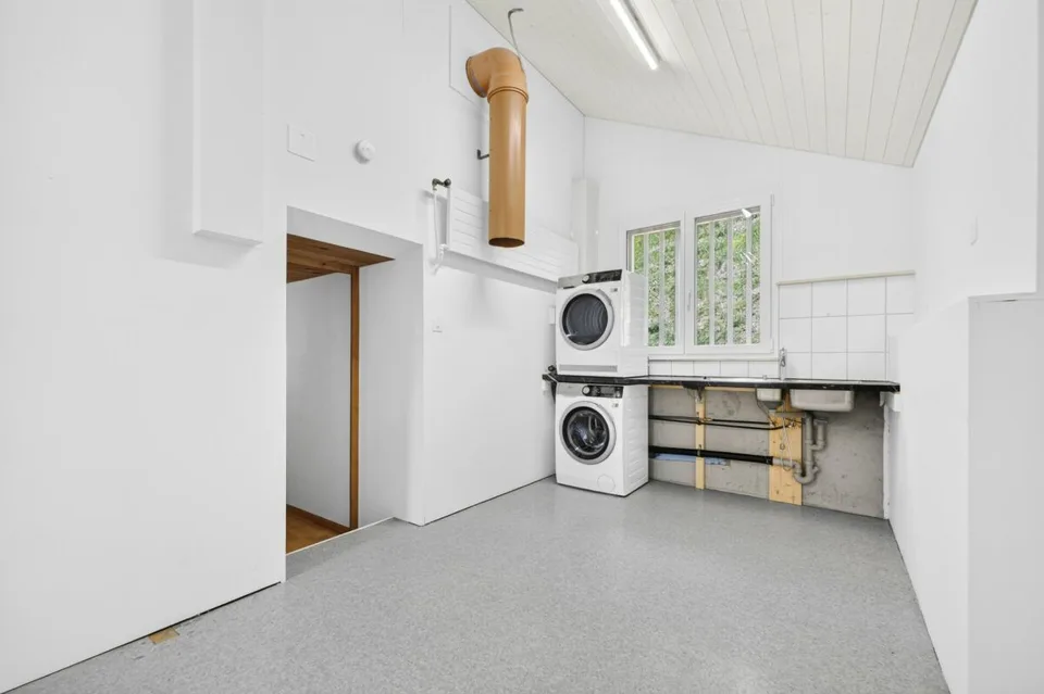 Old building charm meets modern comfort – photo 12 of 27