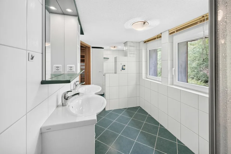 Old building charm meets modern comfort – photo 15 of 27
