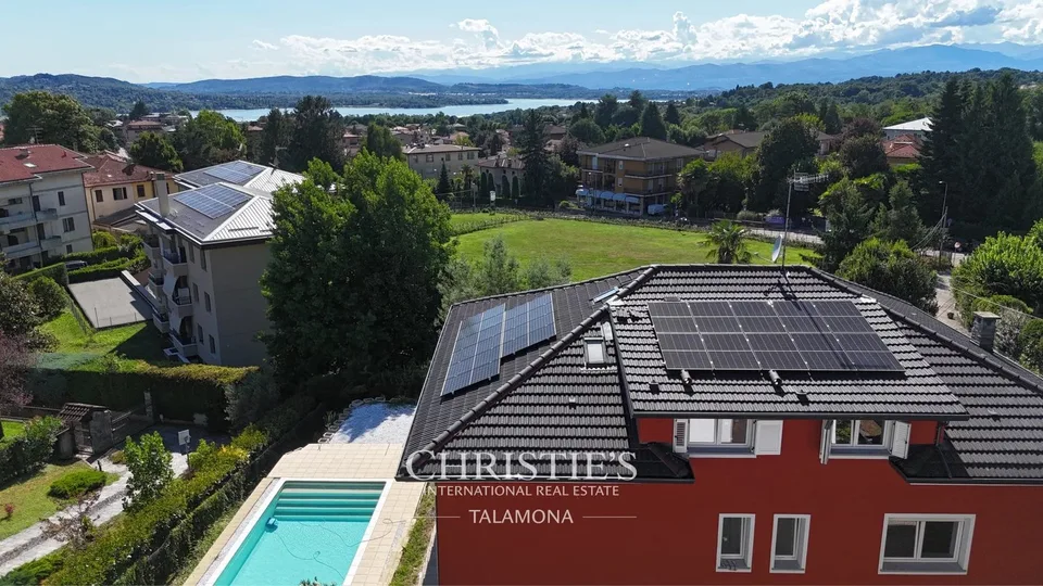 Villa moderna con piscina vicino al centro città di Varese