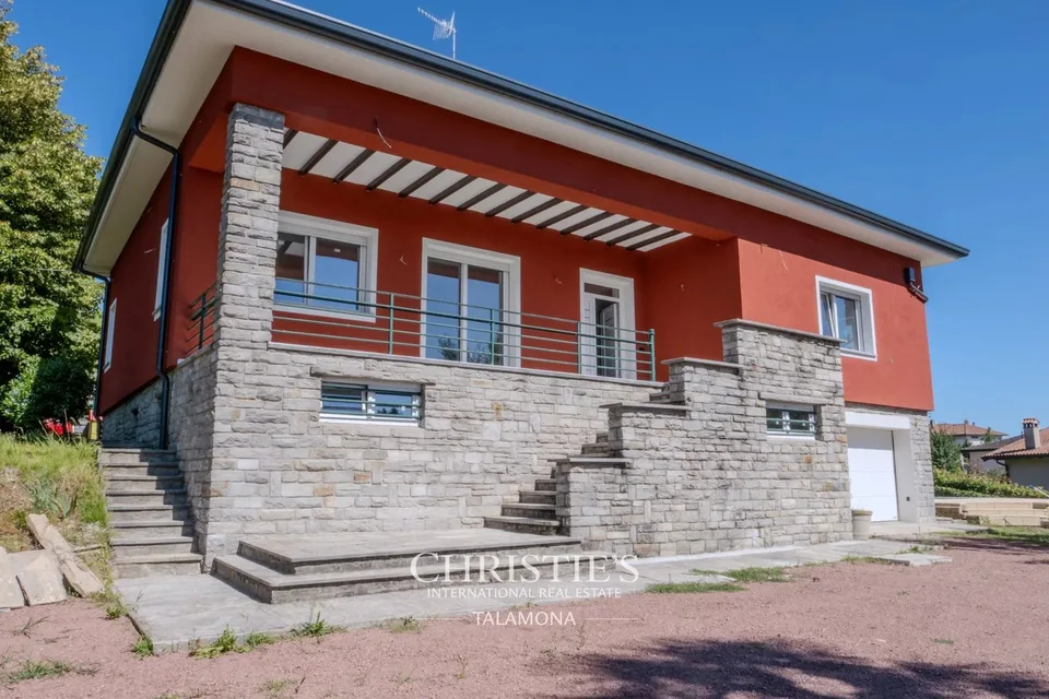 Villa moderna con piscina vicino al centro città di Varese