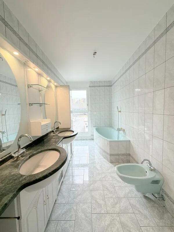 Schönes helles 5,5-Zimmer-Apartment mit Garage - La Chaux-de-Fonds – Foto 13 von 14
