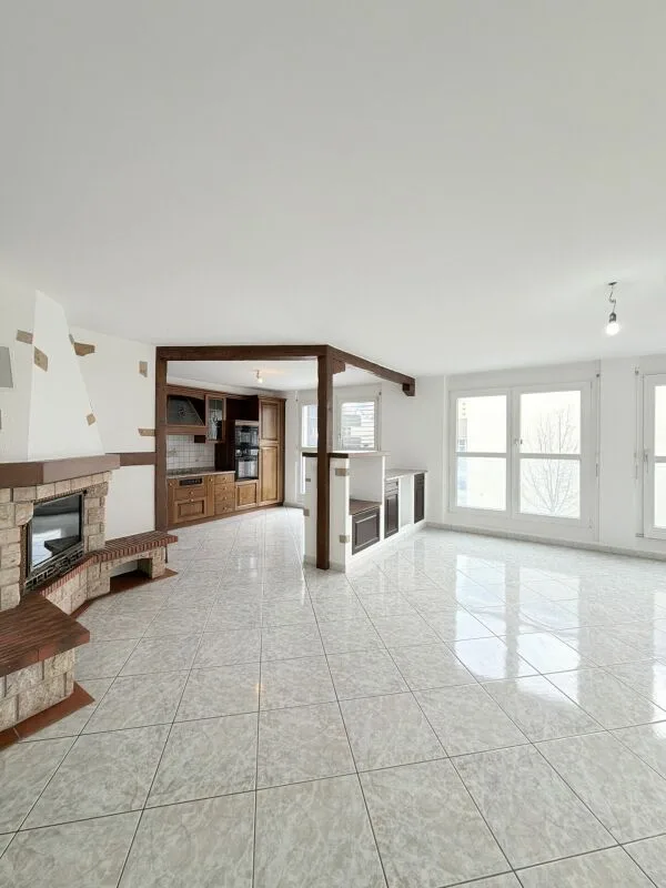 Schönes helles 5,5-Zimmer-Apartment mit Garage - La Chaux-de-Fonds