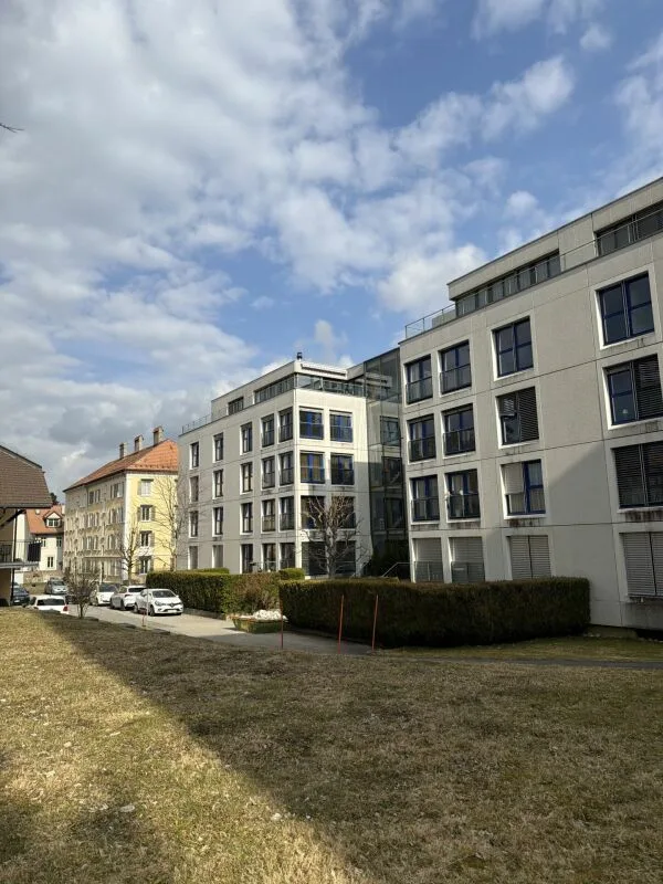 Schönes helles 5,5-Zimmer-Apartment mit Garage - La Chaux-de-Fonds