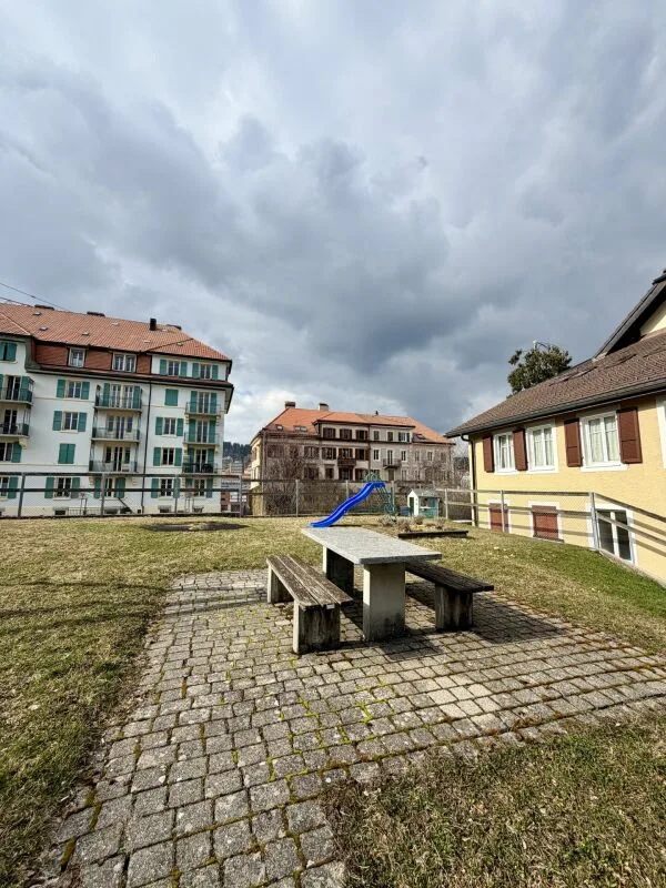 Schönes helles 5,5-Zimmer-Apartment mit Garage - La Chaux-de-Fonds