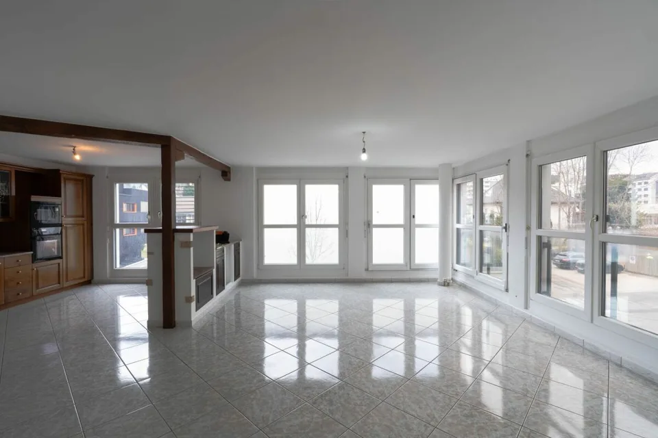 Schönes helles 5,5-Zimmer-Apartment mit Garage - La Chaux-de-Fonds