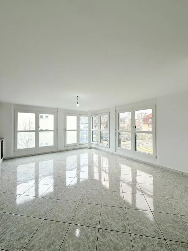 Schönes helles 5,5-Zimmer-Apartment mit Garage - La Chaux-de-Fonds – Foto 10 von 14