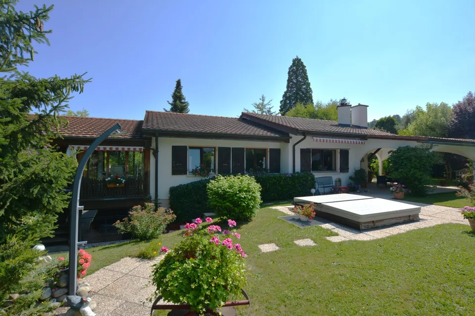 Proprietà familiare in stile provenzale a Porrentruy – foto 25 di 28