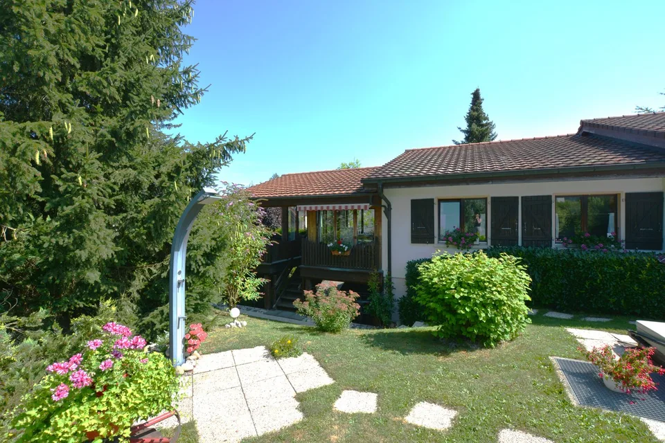 Proprietà familiare in stile provenzale a Porrentruy – foto 26 di 28