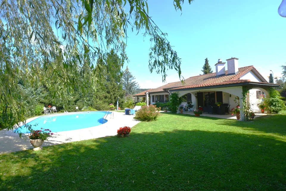 Proprietà familiare in stile provenzale a Porrentruy – foto 28 di 28