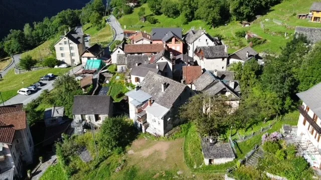 VENDESI A CERENTINO - ANTICA CASA TICINESE CON TIPICO RUSTICO WALSER