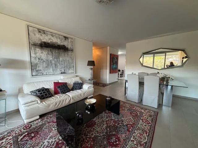 Elegante appartamento di 4.5 locali a Pazzallo