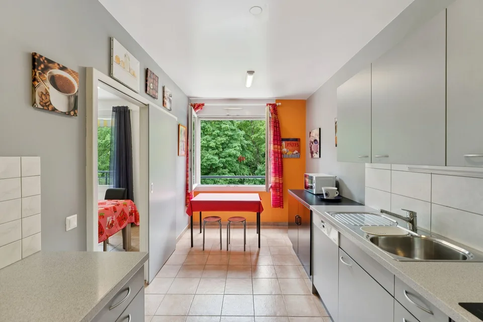 Spacieux appartement traversant de 4 pièces au calme