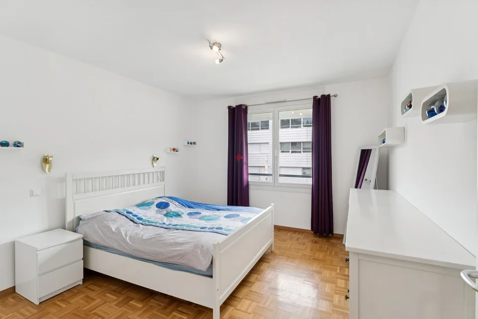 Spacieux appartement traversant de 4 pièces au calme