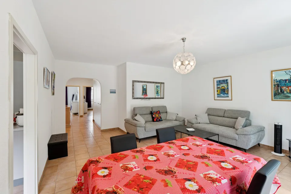 Spacieux appartement traversant de 4 pièces au calme