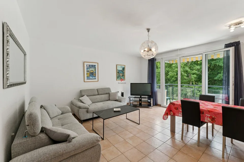 Spacieux appartement traversant de 4 pièces au calme