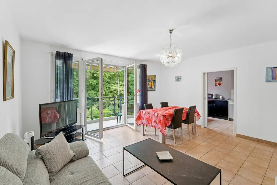 Spacieux appartement traversant de 4 pièces au calme