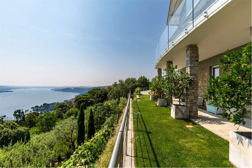 VILLA CON PISCINA VISTA PANORAMICA SUL LAGO MAGGIORE