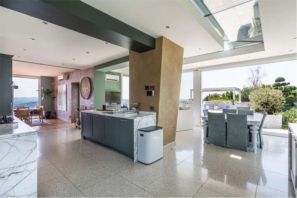 Villa mit Pool und Panoramablick auf den Lago Maggiore – Foto 12 von 13