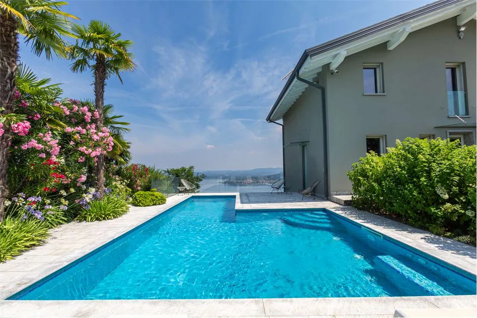 VILLA CON PISCINA VISTA PANORAMICA SUL LAGO MAGGIORE