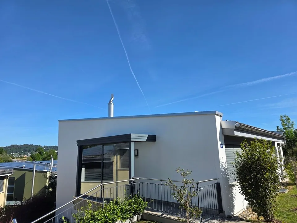 Villa moderne bénéficiant d'un jardin privatif et d'une place de stationnement intérieure