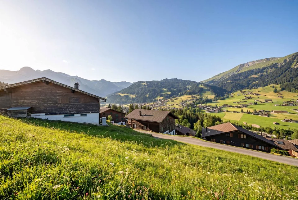 POSIZIONE SOLARE SUL LENK - Terreno edificabile di 747 m² con una vista da sogno sulle montagne