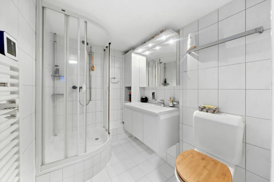 Vuoi costruire appartamenti? E allo stesso tempo vivere in una casa unifamiliare rinnovata e moderna? Allora sei proprio nel posto giusto! – foto 18 di 30