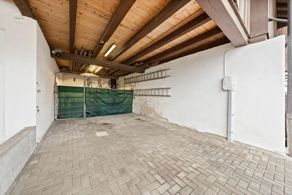 Vuoi costruire appartamenti? E allo stesso tempo vivere in una casa unifamiliare rinnovata e moderna? Allora sei proprio nel posto giusto! – foto 24 di 30