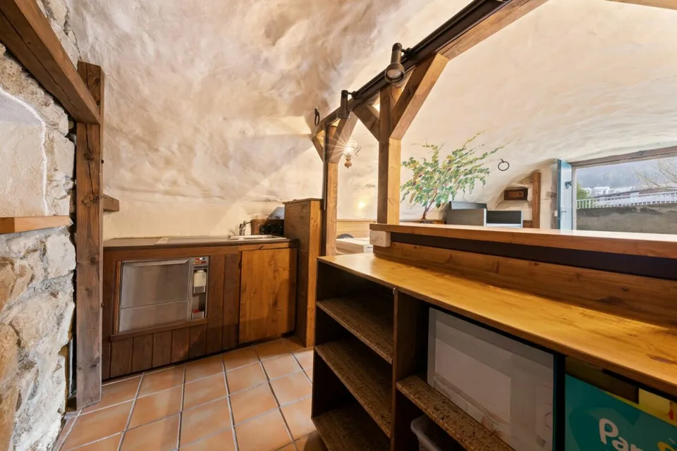 Vuoi costruire appartamenti? E allo stesso tempo vivere in una casa unifamiliare rinnovata e moderna? Allora sei proprio nel posto giusto! – foto 27 di 30