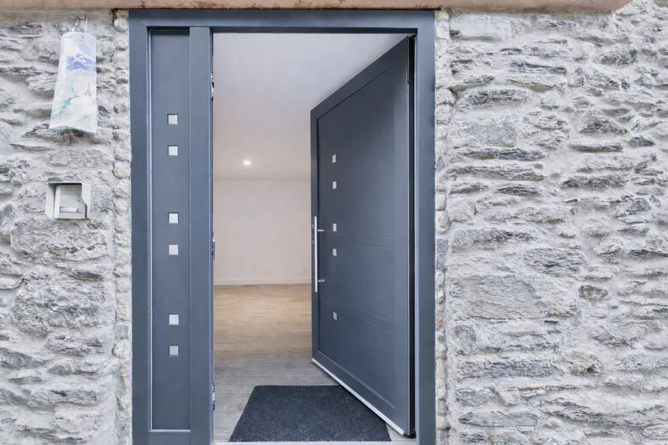 AMPIA CASA MODERNA CON TERRAZZA E UNITA' INDIPENDENTE – Foto 24 von 28