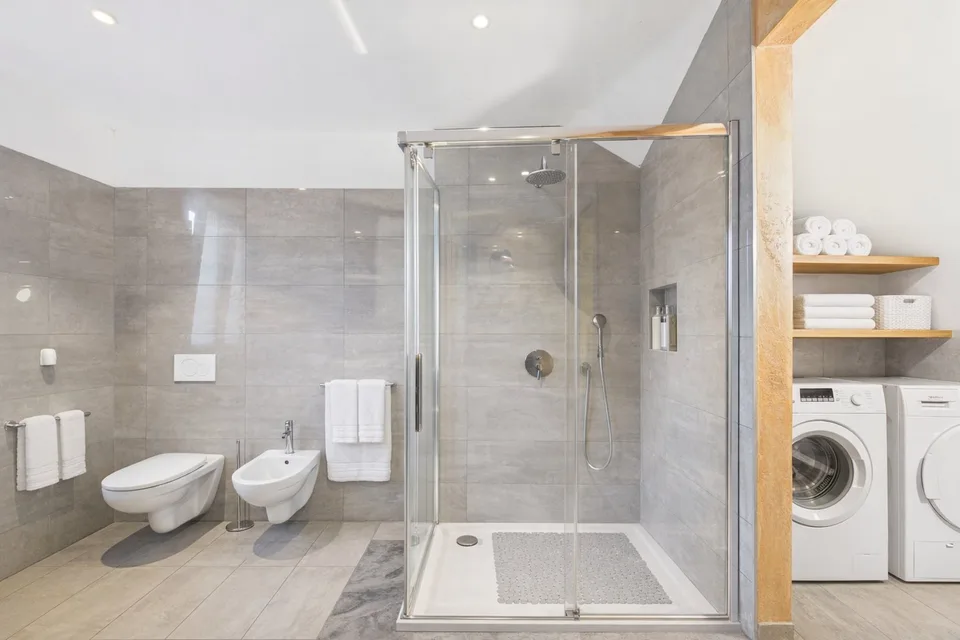 AMPIA CASA MODERNA CON TERRAZZA E UNITA' INDIPENDENTE – Foto 17 von 28